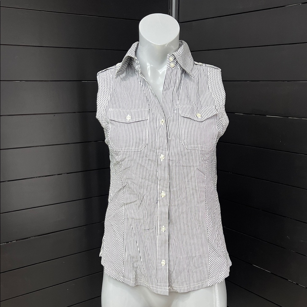 Vigoss Collection Sleeveless Collared Button Down NWT